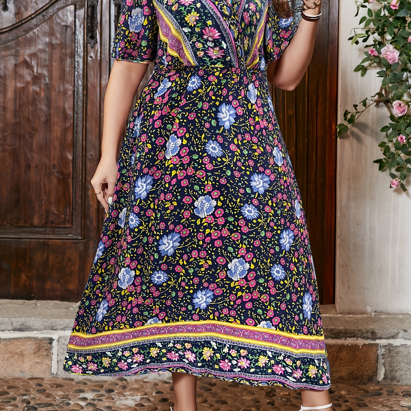 

Plus Size Boho Dress, Women's Plus Border Floral Print Short Sleeve Surplice Neck Pleated Dress