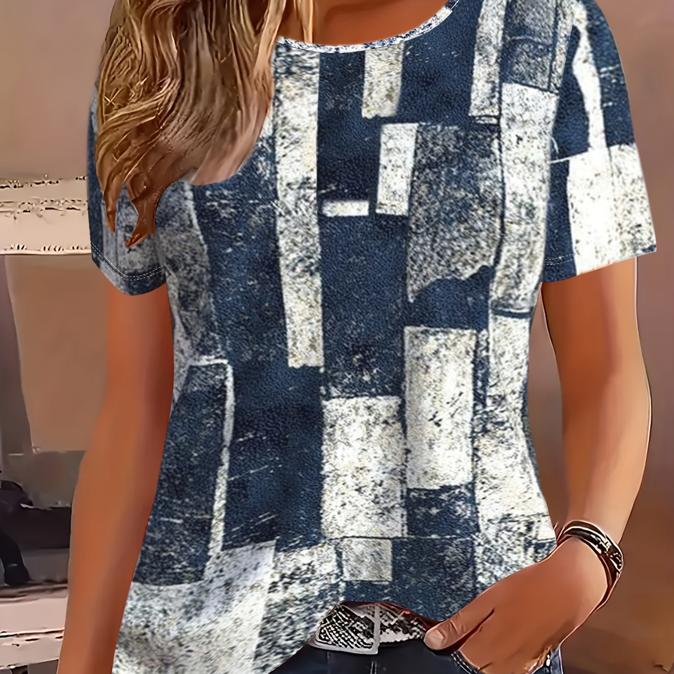

Geo Print Crew Neck T-shirt, Casual Short Sleeve Top For Spring & Summer, Women's Clothing