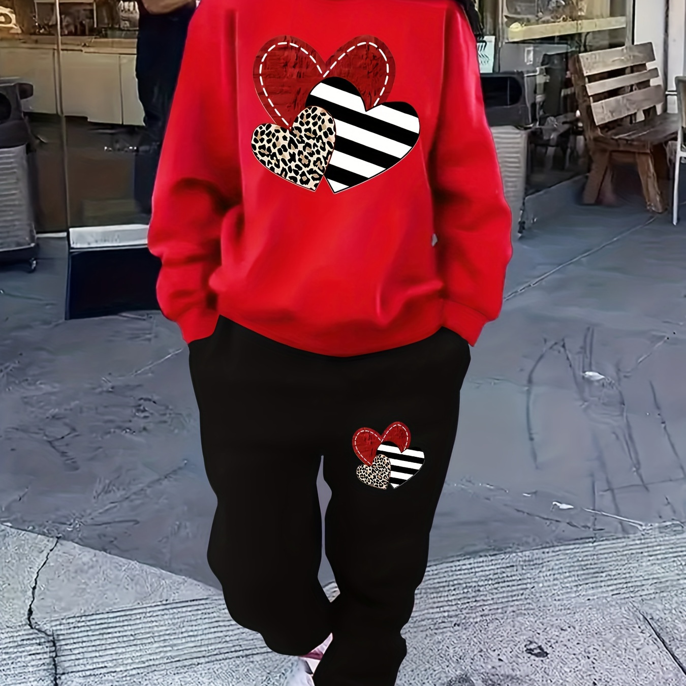

Women's Cozy Heart Print Sweatshirt & Joggers Set - Casual Crew Neck, Long Sleeve, Polyester For Fall/winter