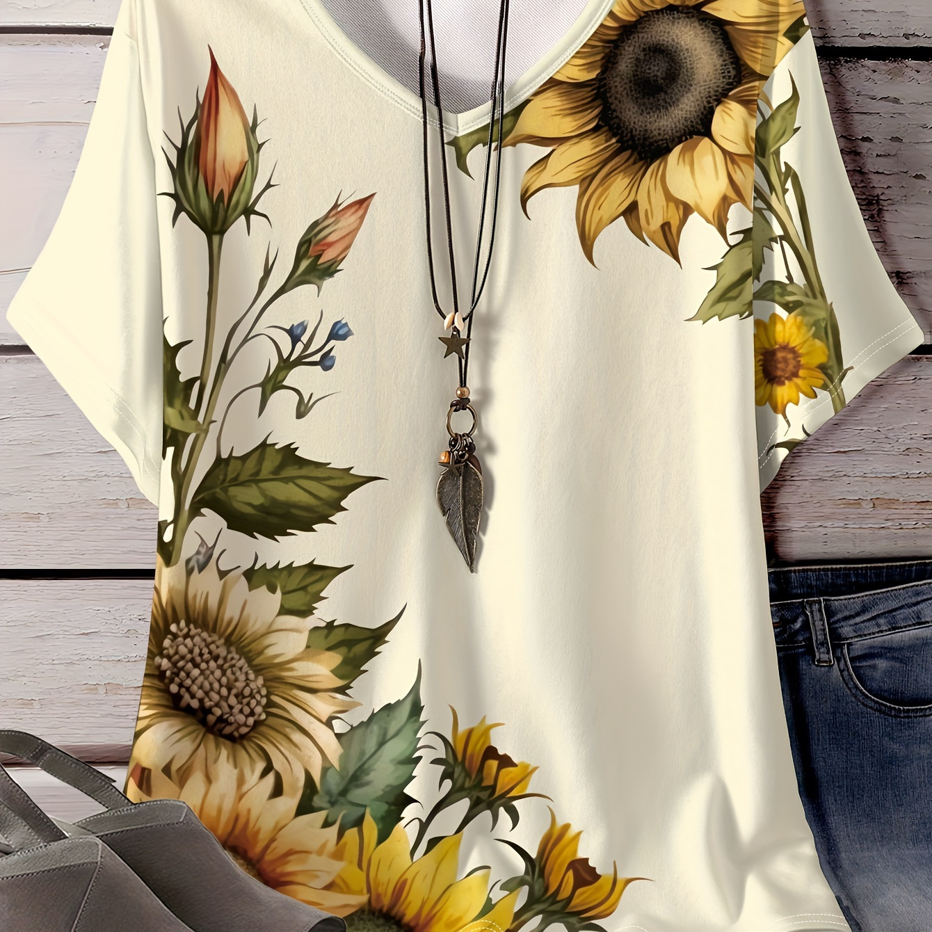 

Plus Size Sunflower Print T-shirt, Casual Short Sleeve V Neck Top For Spring & Summer, Women's Plus Size Clothing