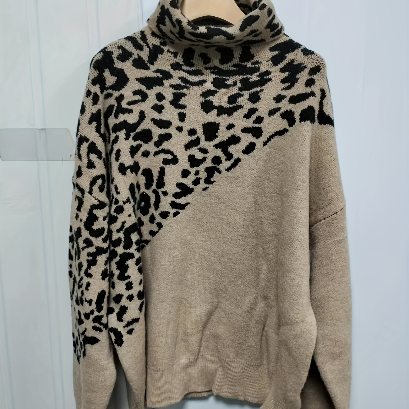 

Elegant Leopard Print Turtleneck Sweater - Chic Knit Pullover For Women, Fall & Winter