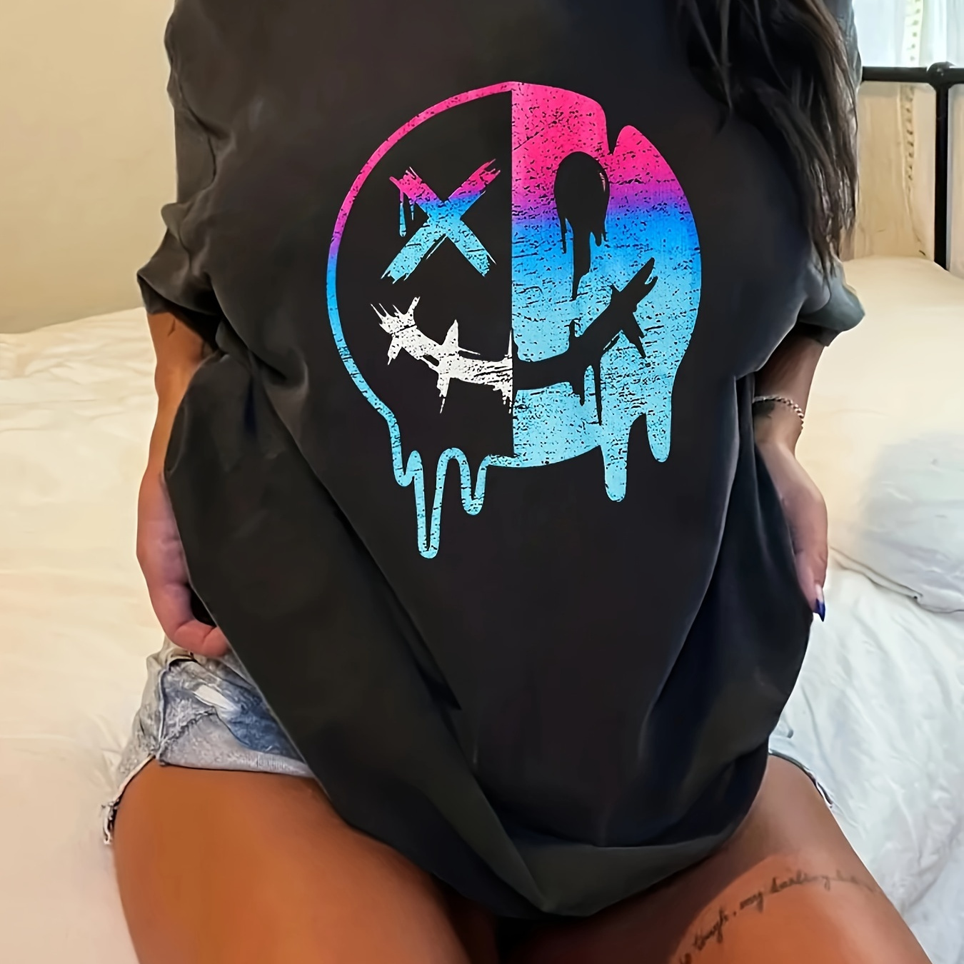

Gradient Cartoon Face Print T-shirt, Casual Short Sleeve Top For Spring & Summer, Women's Clothing