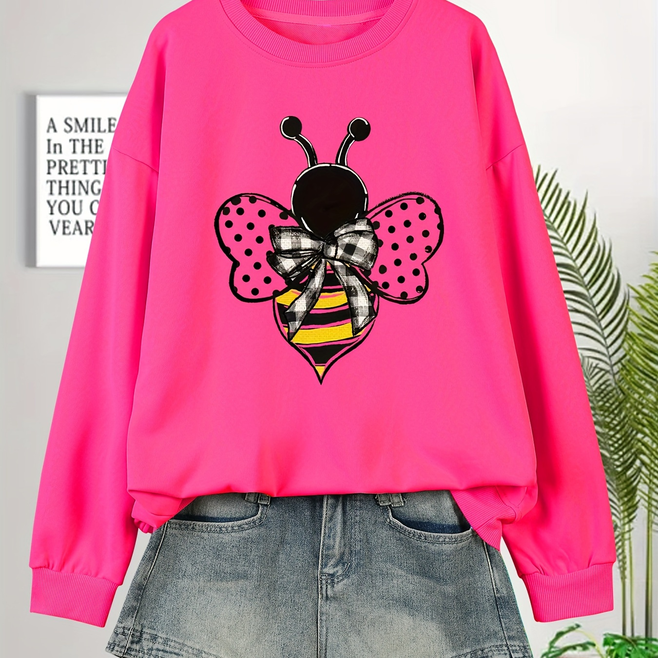 

Plus Size Bee Print Sweatshirt, Casual Long Sleeve Crew Neck Pullover Sweatshirt, Women's Plus Size Clothing