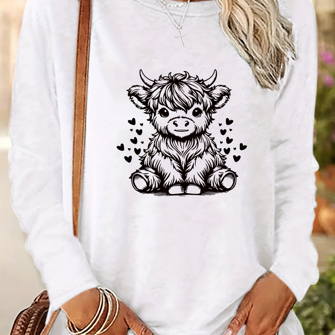 

Women's Casual Crew Neck Long Sleeve T-shirt With Cute Highland Cow Applique, 100% Polyester Knit Fabric With Medium Stretch, Spring/fall Loose-fit Pullover Top