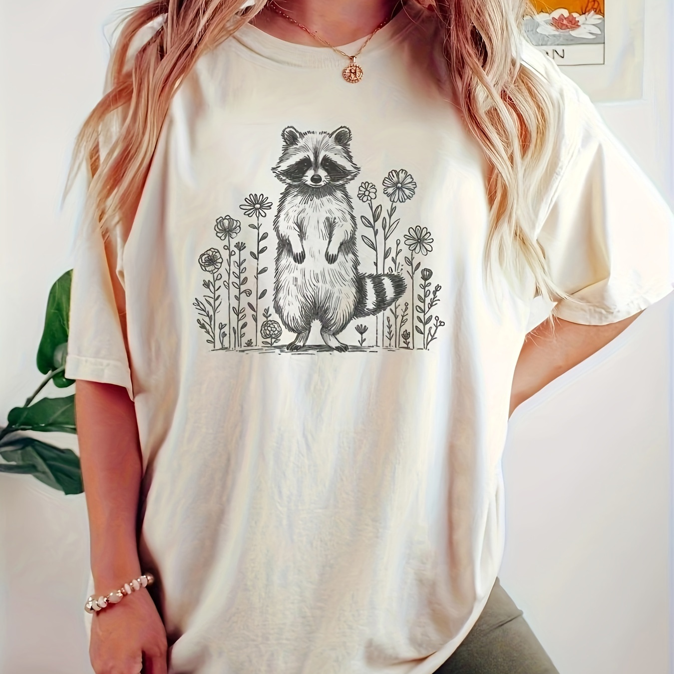 

Racoon Print Crew Neck T-shirt, Short Sleeve Casual Top For Summer & Spring, Women's Clothing