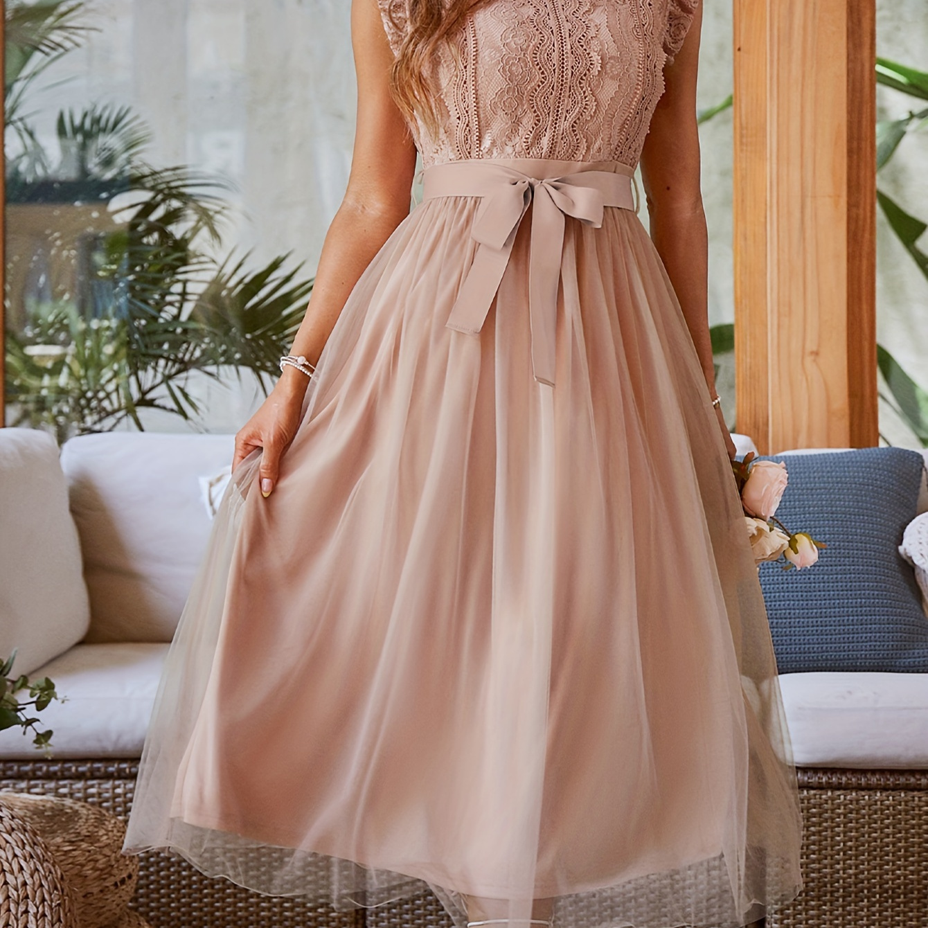 

Robe longue en polyester pour femme - manches avec col , couleur unie, détails en dentelle et ceinture à nœud, robe tissée ajustée, adaptée à toutes les