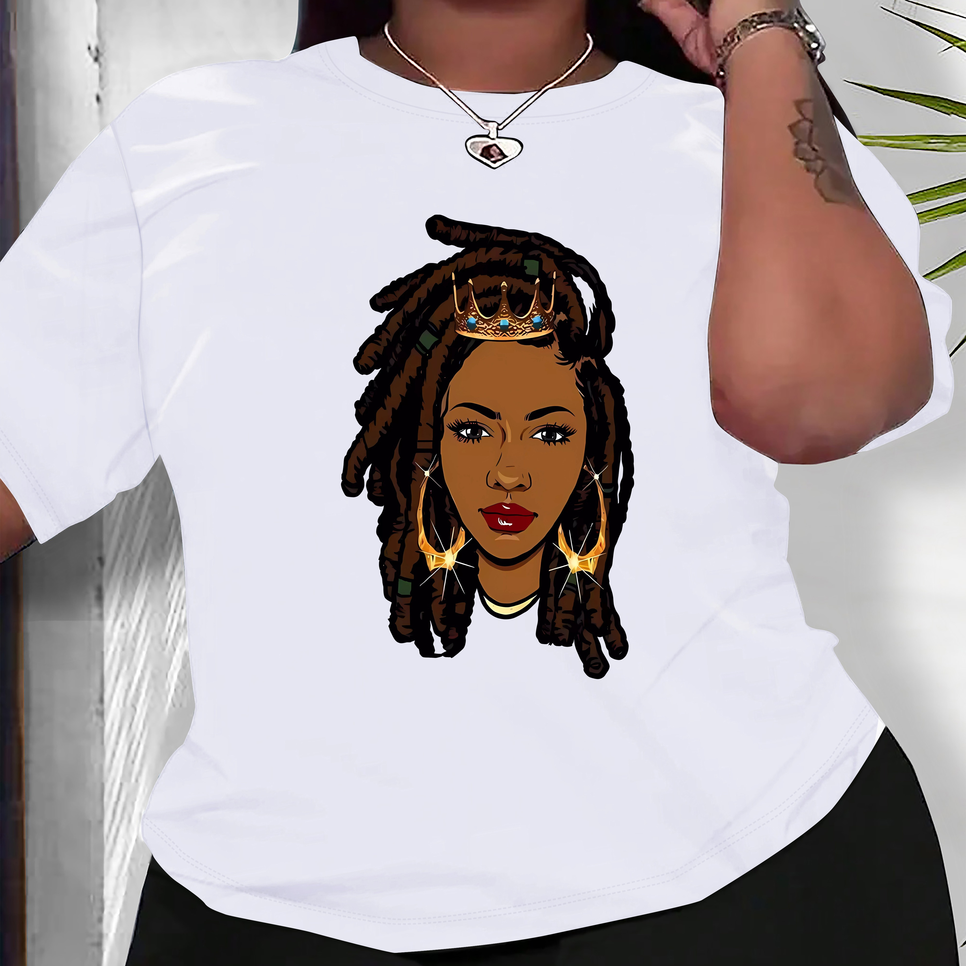 

Plus Size Women' Tee - Casual Crown & Earrings Girl Print, Short Sleeve, Round Neck, Stretchy Polyester Top For Spring/summer/fall