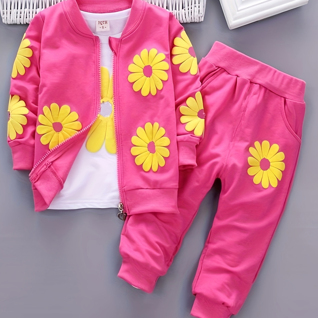 

Ensemble de vêtements pour bébé fille avec veste à fermeture éclair imprimée de fleurs, t-shirt à manches longues et pantalon décontracté, idéal pour le printemps et l'automne en extérieur