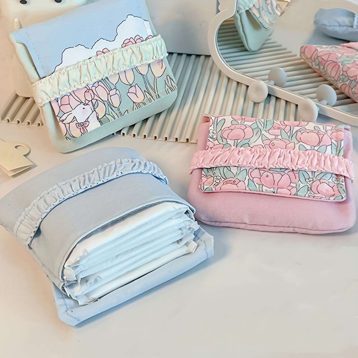 

Portable Large Capacity Sanitary Napkin Storage Bag