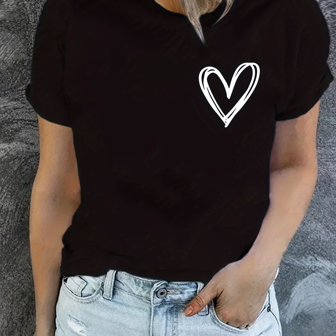 

Heart Graphic Print T-shirt, Short Sleeve Crew Neck Casual Top For Summer & Spring, Women's Clothing