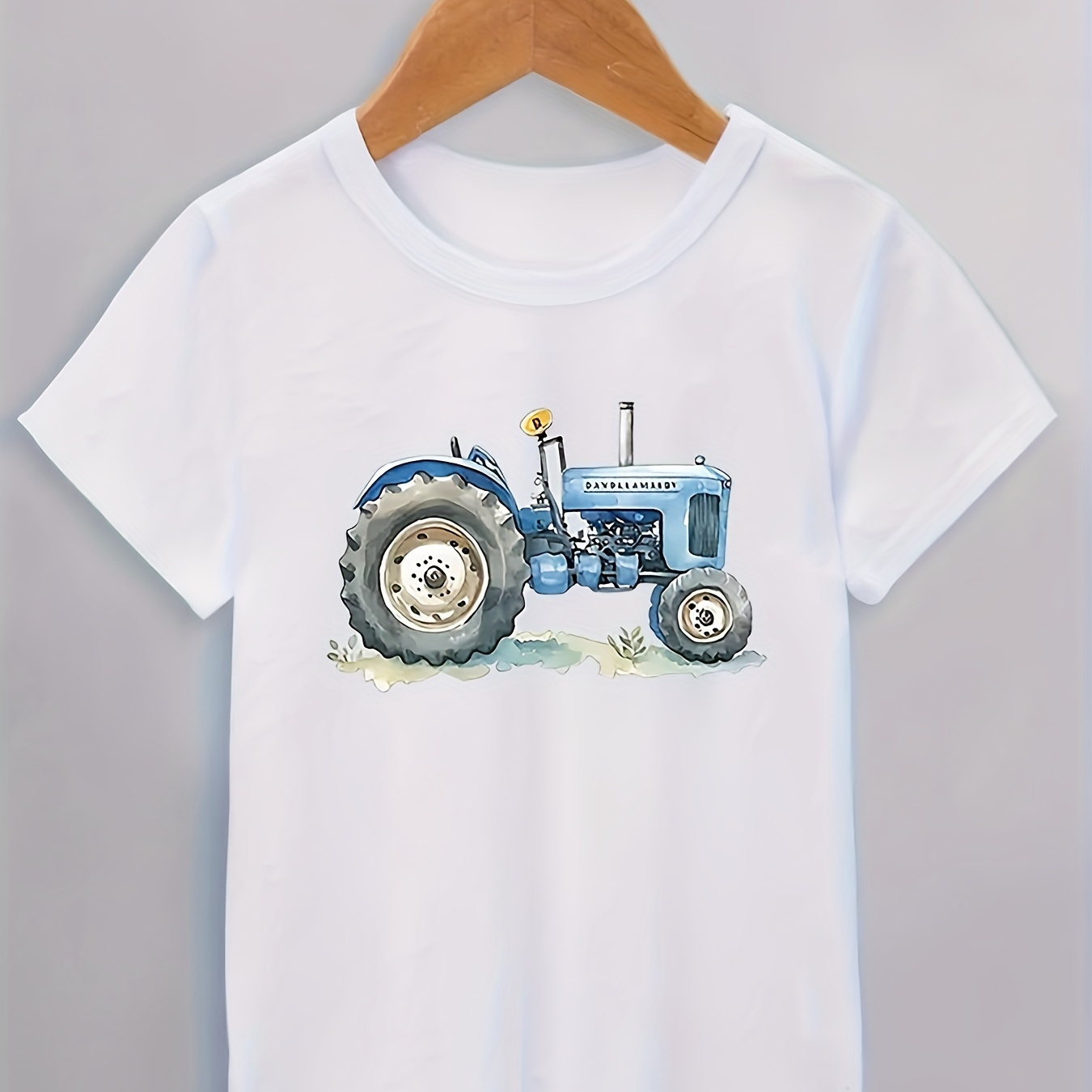 

Cute Cartoon Tractor Print T-shirt- Engaging Visuals, Casual Short Sleeve T-shirts For Boys - Cool, Lightweight And Comfy Summer Clothes!