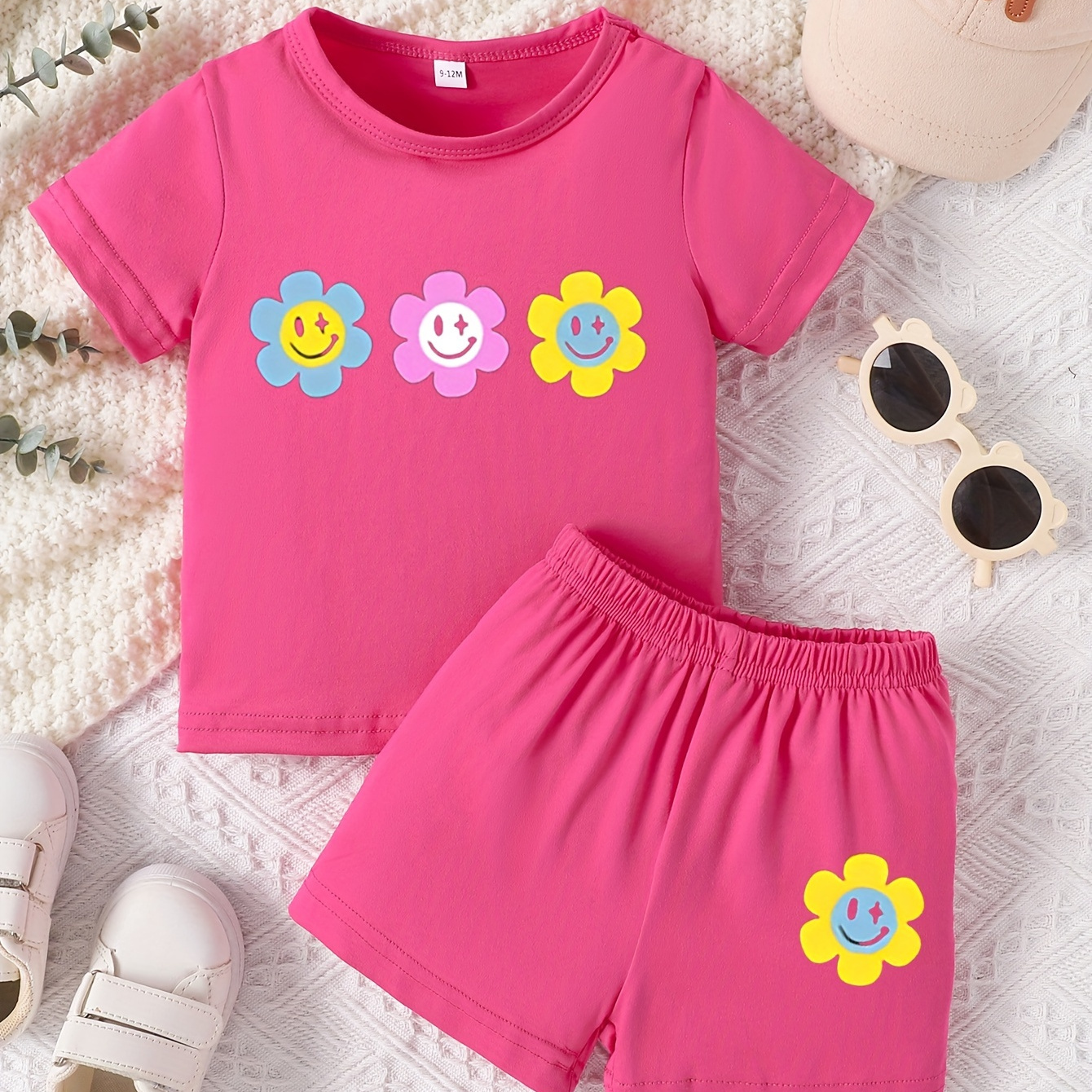 

Ensemble haut à manches courtes à motif floral et short décontracté pour bébé fille pour le printemps/été