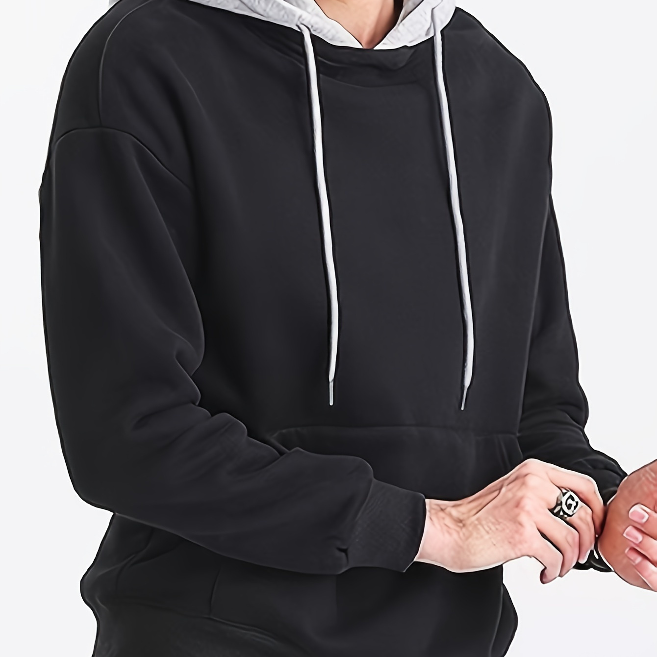 

Sweat-shirt à capuche décontracté pour homme, couleur contrastée, coupe , , manches longues, avec poche.