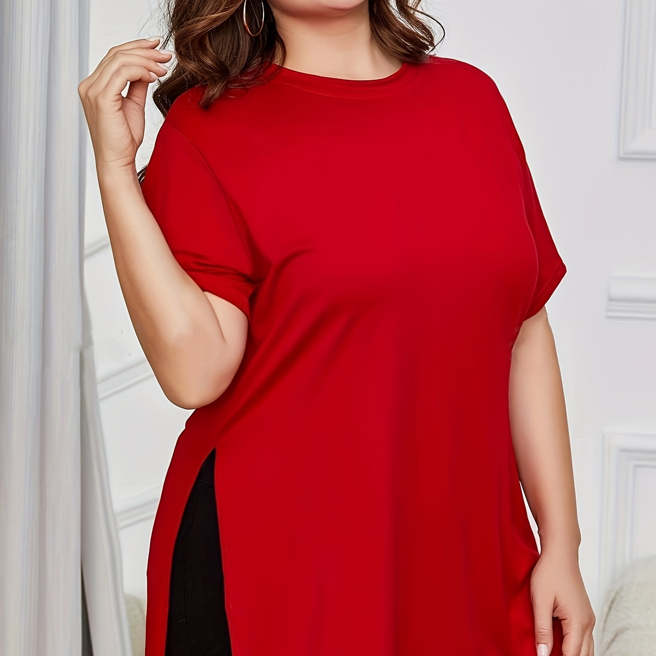 

T-shirt solide à fentes latérales de grande taille, t-shirt décontracté à col rond et manches courtes, vêtements de grande taille pour femmes