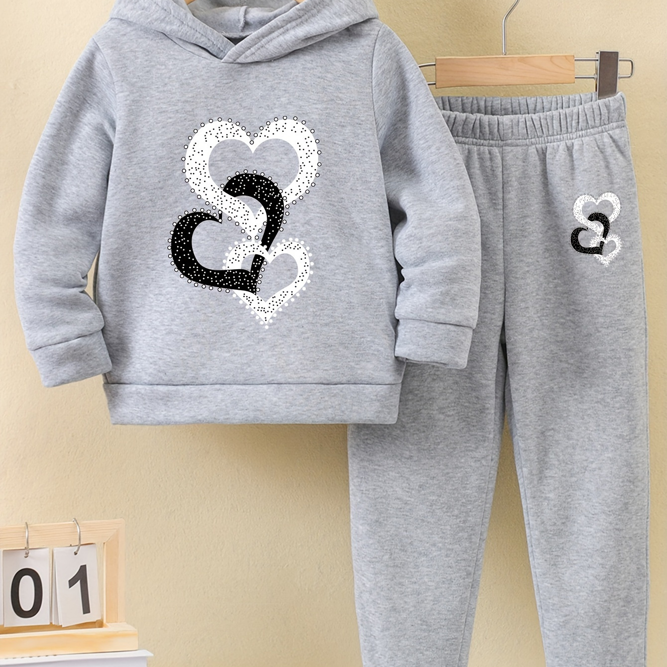 

2pcs Girl's Casual Hearts Creative Graphic Print, Regular Fitted Long Sleeve Slight Stretch Hoodie & Sweatpants Co Ord Set For Autumn And Winter Children Outwear Sport