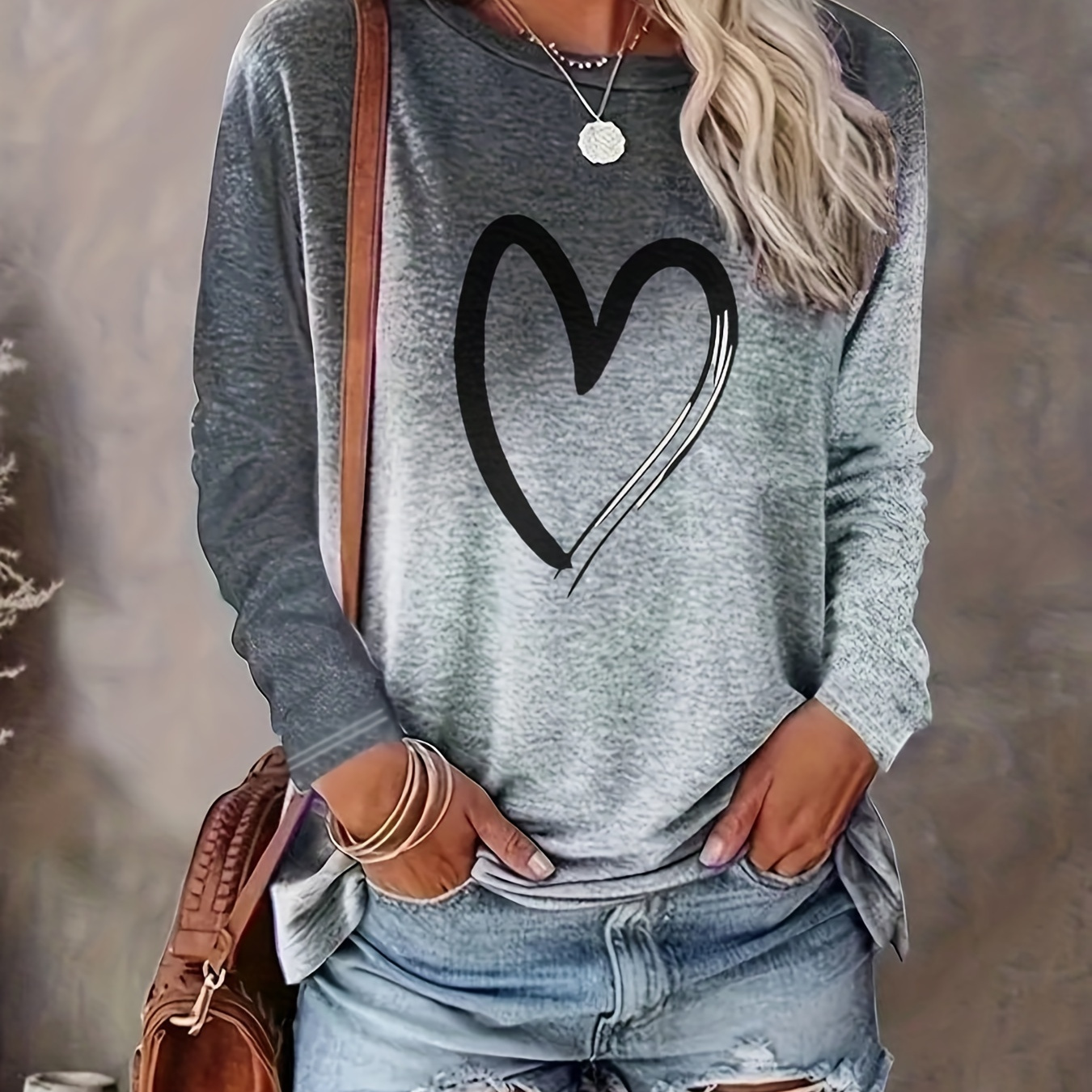 Plus Size Casual T-shirt, Women's Plus Heart Print Ombre Long Sleeve Round Neck Medium Stretch Tee