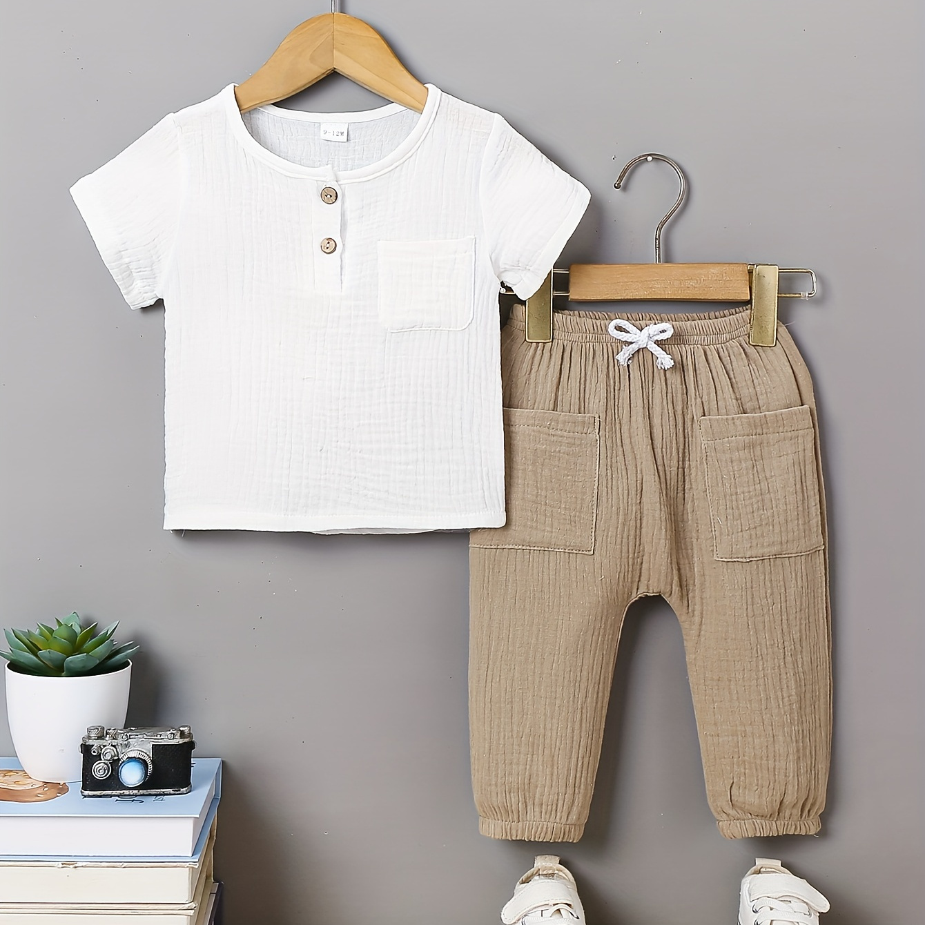 

2pcs Baby's Comfy Muslin T-shirt & Casual Pockets Patched Pants Set, Infant & Toddler Boy's Clothes For Summer Spring Daily Wear