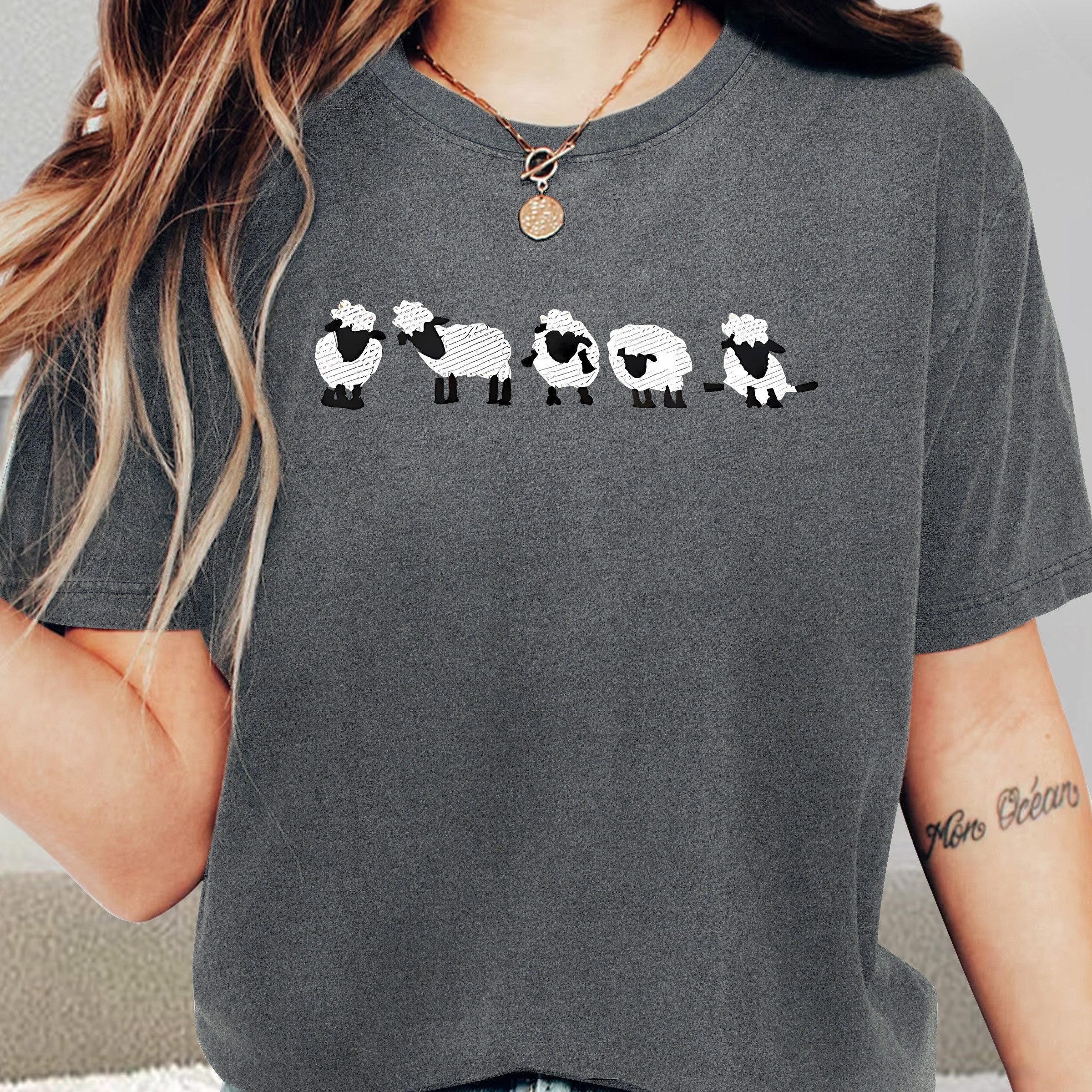 

Women's Cute Sheep Print Casual T-shirt, Fashionable Vintage-inspired Summer Top, Round Neck Short Sleeve