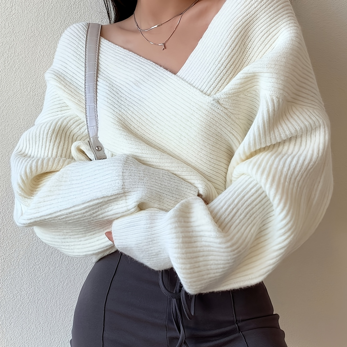 

1pc Pull Chic À Col En V Off-Shoulder Pour Femmes - Tissu Tricoté En Polyester 100%, Couleur Unie, Coupe , Design , Haut De Mode Automne/hiver