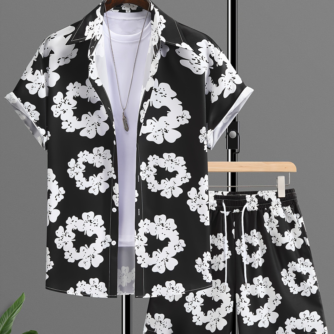 

Men's Trendy Hawaiian Lapel Collar Graphic Shirt And Shorts Set With Stylish Floral Print, Perfect For Summer Beach, Pool And Resort, Comfort Fit (no T-shirt)