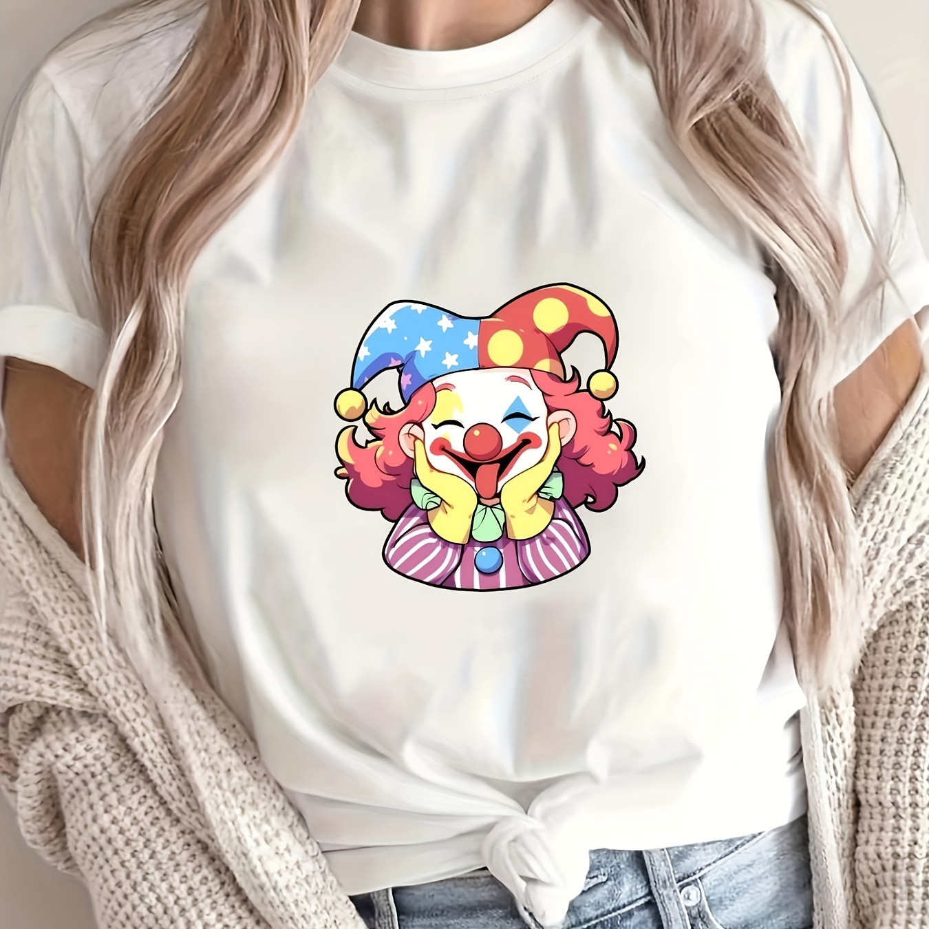 

Chic Cartoon Clown Print T-shirt For Women - Casual Crew Neck, Short Sleeve Top, Breathable Polyester, Machine Washable