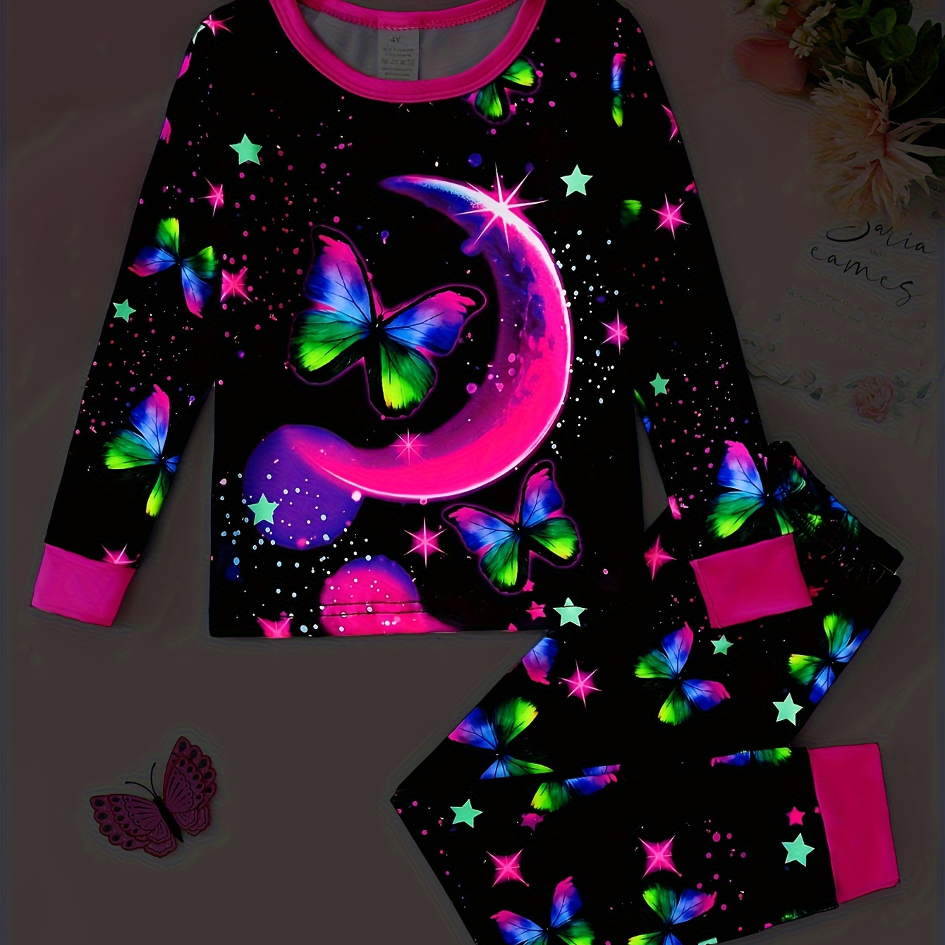 

Ensemble Pyjama Imprimé Nuit Étoilée et Papillons pour Filles - Manches Longues et Pantalon Confortables, Tissu Tricot Extensible, Lavable en Machine (lumière UV brille)