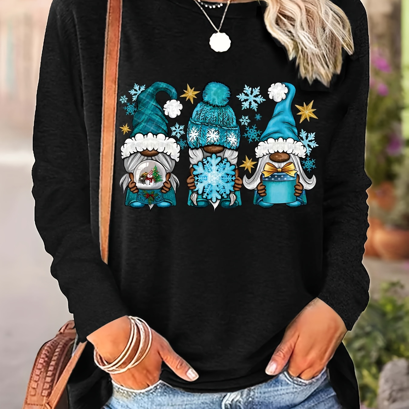 

Christmas Gnomes Print Long Sleeve Casual T-shirt, Round Neck Sports Top With Pocket, Women's Activewear