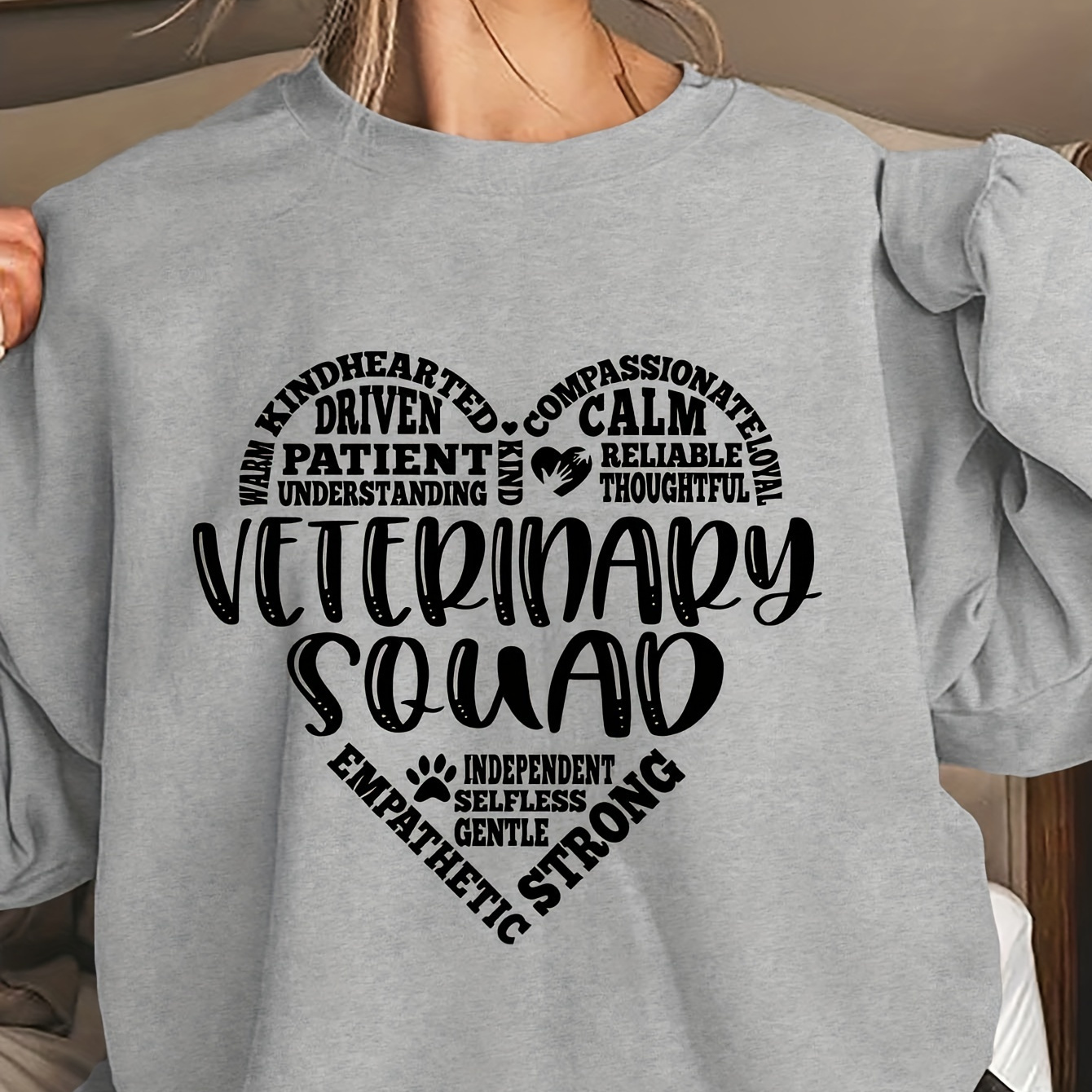 

Women's Veterinary Squad Heart Print Sweatshirt - Cozy Gray Crew Neck, Polyester , Machine Washable, Ideal For Fall & Winter