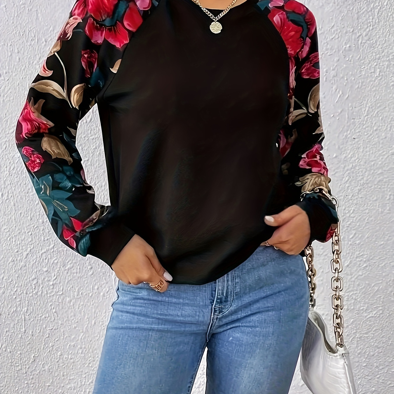 

Sweatshirt Décontracté à Imprimé Floral pour Femmes - Noir avec Fleurs Rouges et Roses, Col Rond, Manches Longues, Mélange de Polyester Extensible, Lavable en Machine