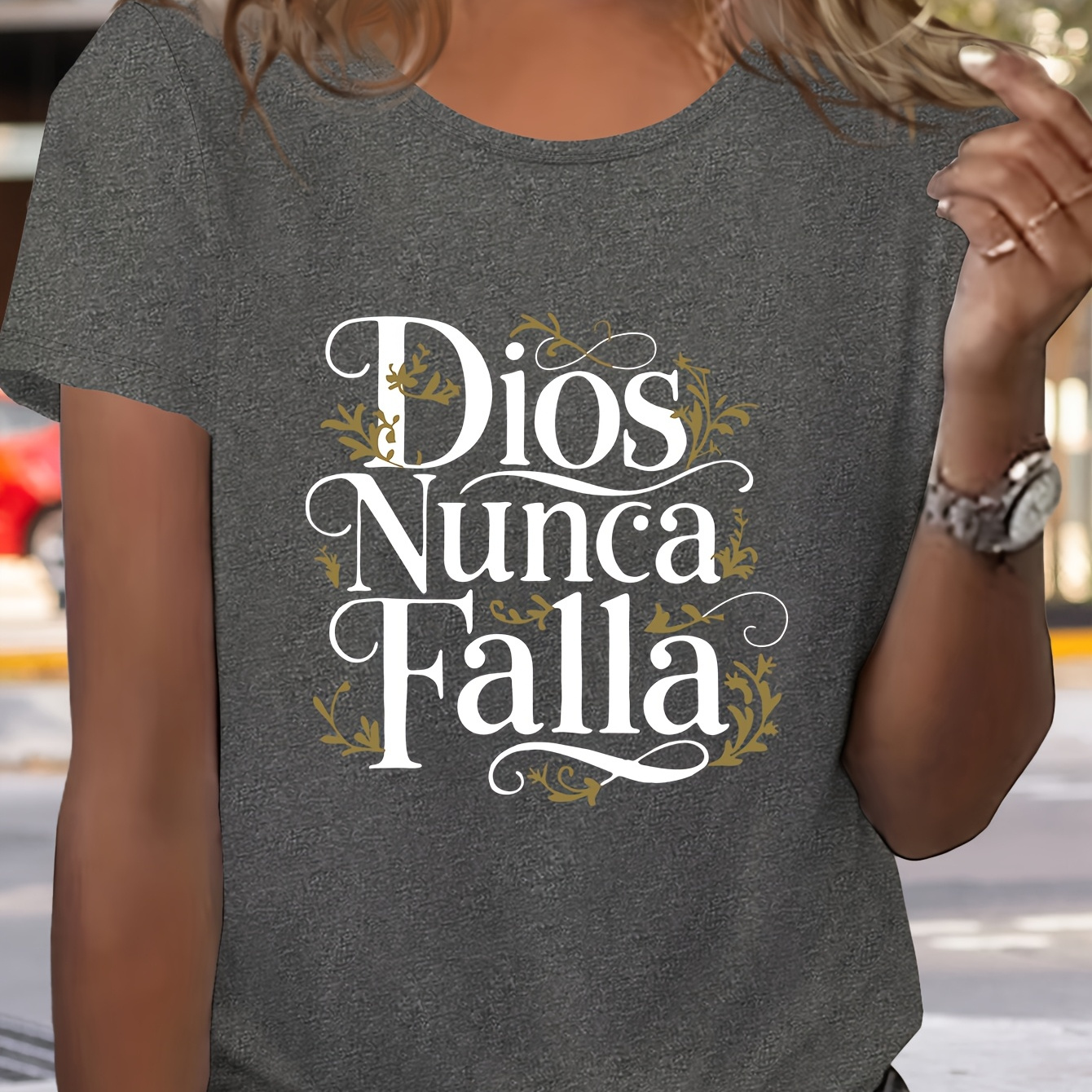 

Women's Casual Crew Neck Short Sleeve T-shirt, Polyester & Spandex , Knit Fabric, Regular Fit, With " Nunca Falla" Graphic, For Spring/summer - Fashionable Top With Applique Detail