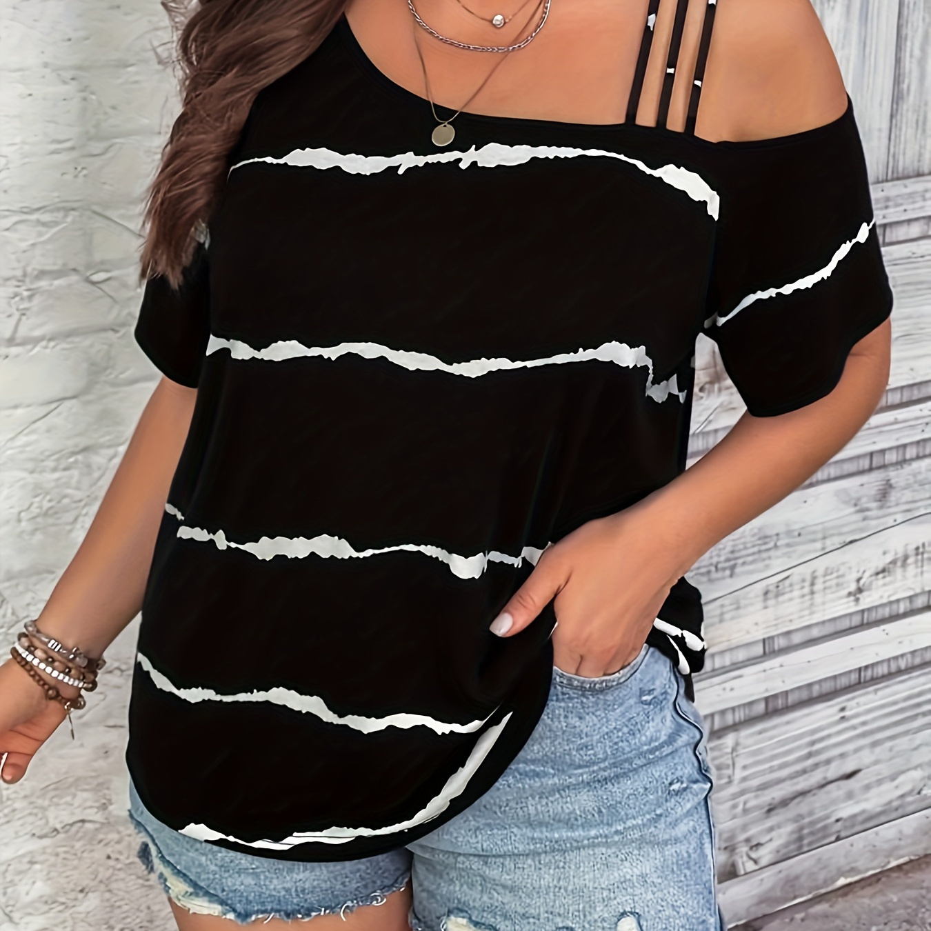 

Plus Size Irregular Stripe Print Cold Shoulder T-shirt, Casual Short Sleeve Top For Spring & Summer, Women's Plus Size Clothing