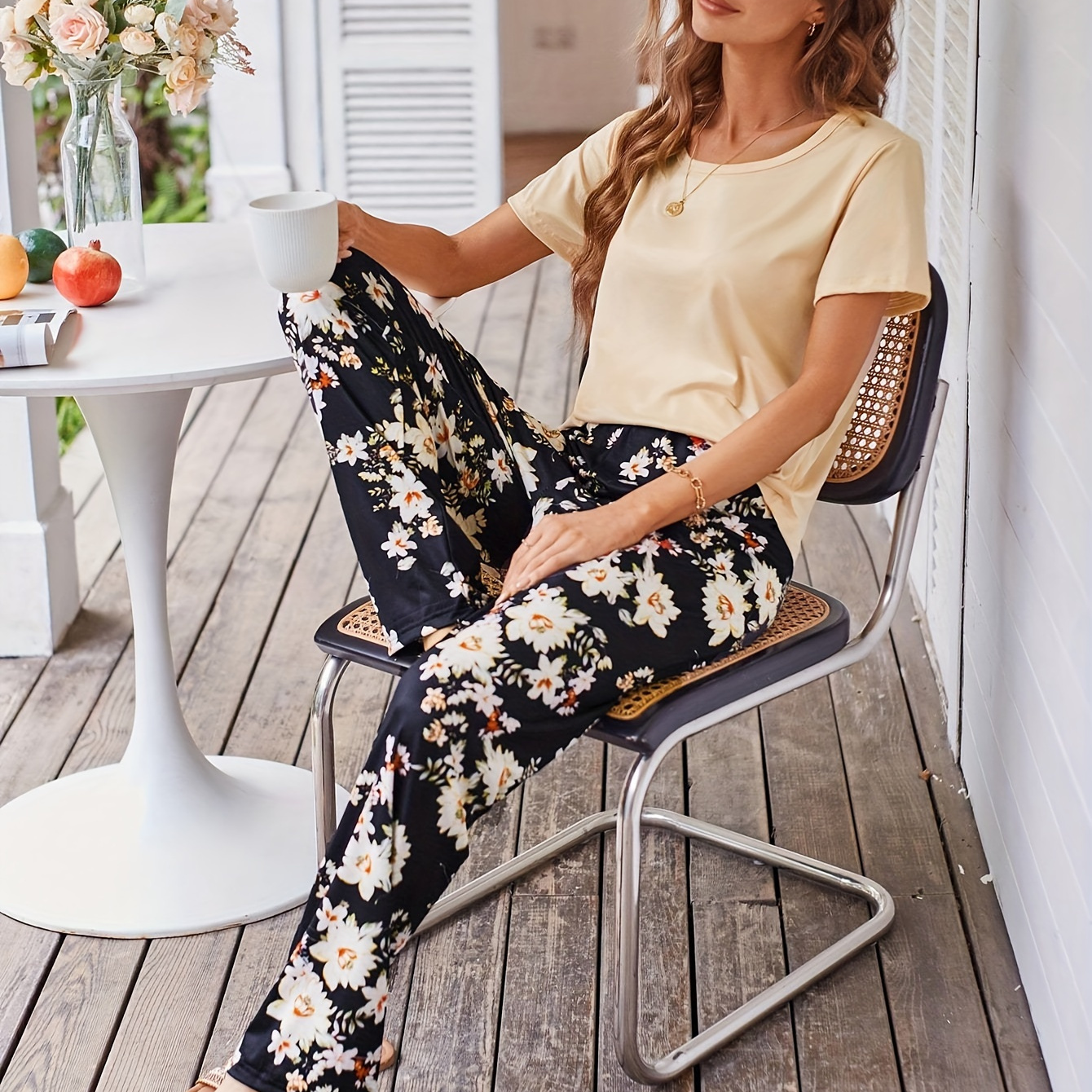 

Women's Floral Print Casual Pajama Set, Short Sleeve Round Neck Top & Pants, Comfortable Relaxed Fit