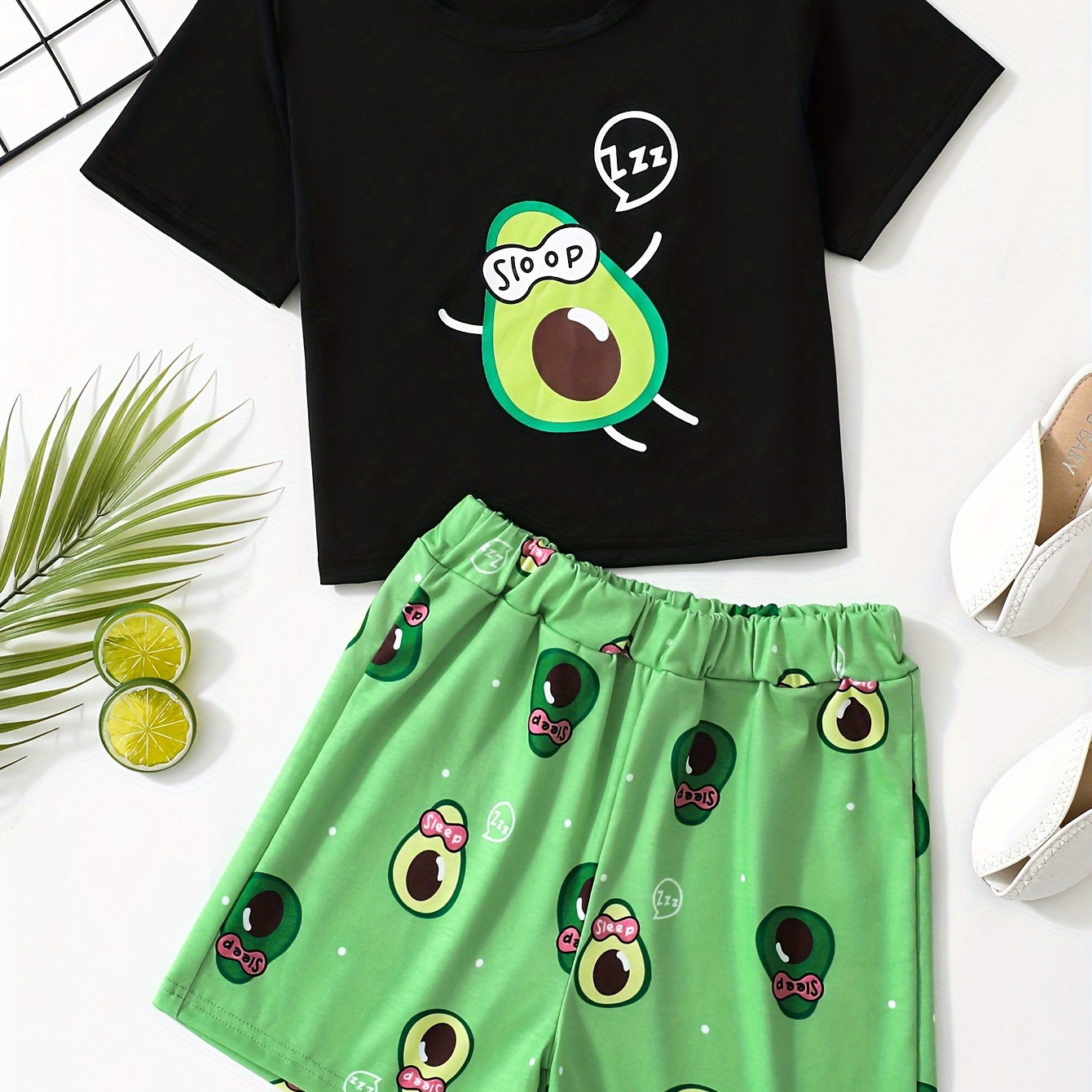 

Trendy Girls 2pcs Cartoon Avocado Graphic Outfits Crew Neck Short Sleeve T-shirt + Shorts Set For Summer Outdoor Gift