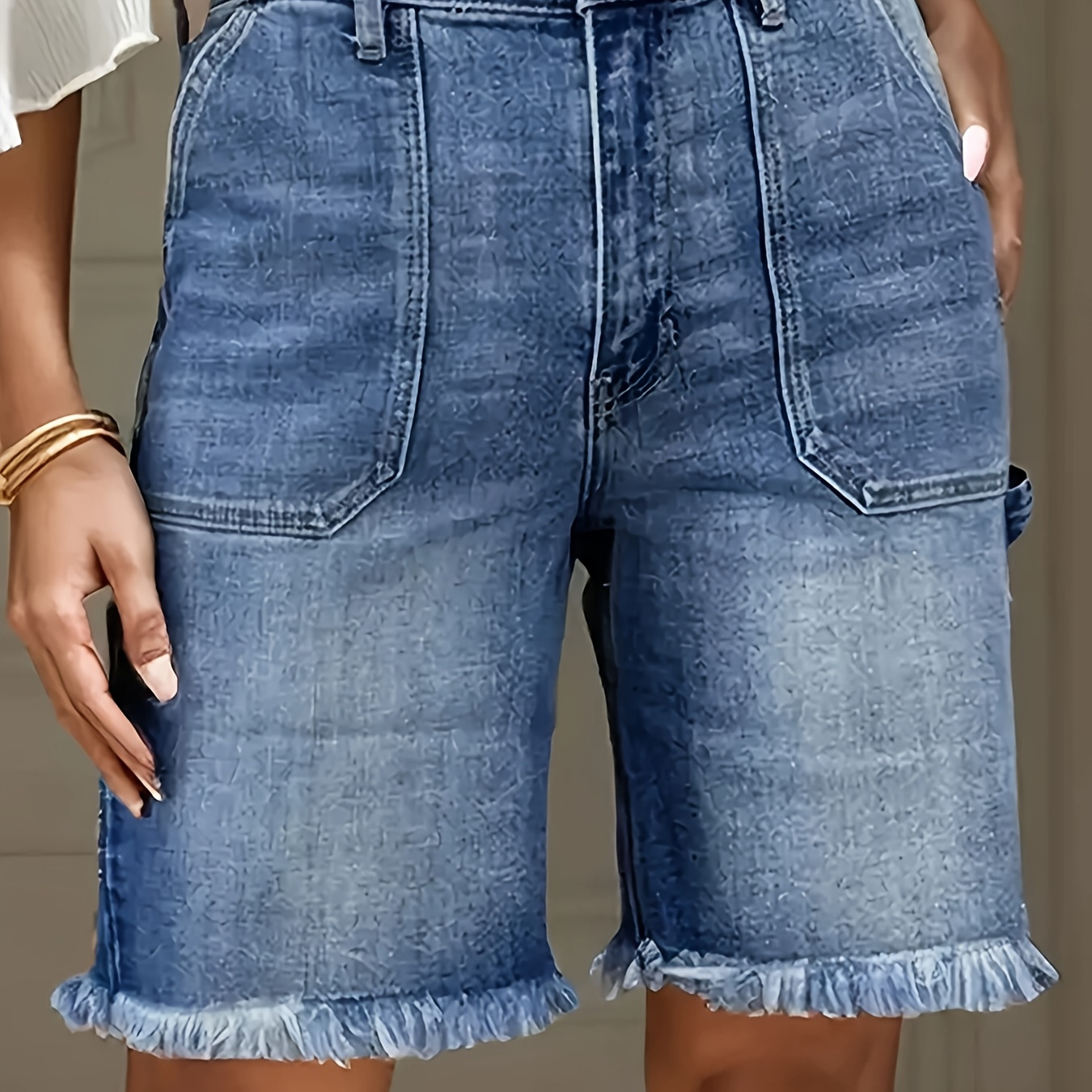 

Shorts en Denim Décontractés pour Femmes à Mi-longueur avec Ourlet Effiloché - Extensibles, Poches Fendues, Fermeture à Bouton, Shorts en Jean Bleu Élégants