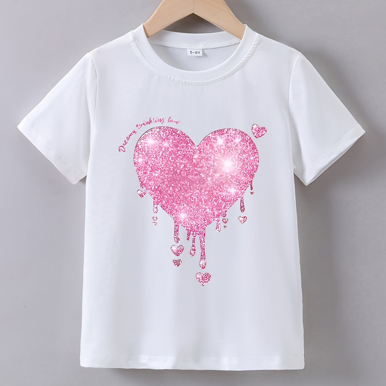 

1pc T-Shirt d'Été à Manches Courtes pour Filles avec Imprimé Cœur , Haut en Col Rond Décontracté, Polyester 95% Spandex 5%, Coupe Régulière avec Motif Cartoon pour la Saint-Valentin