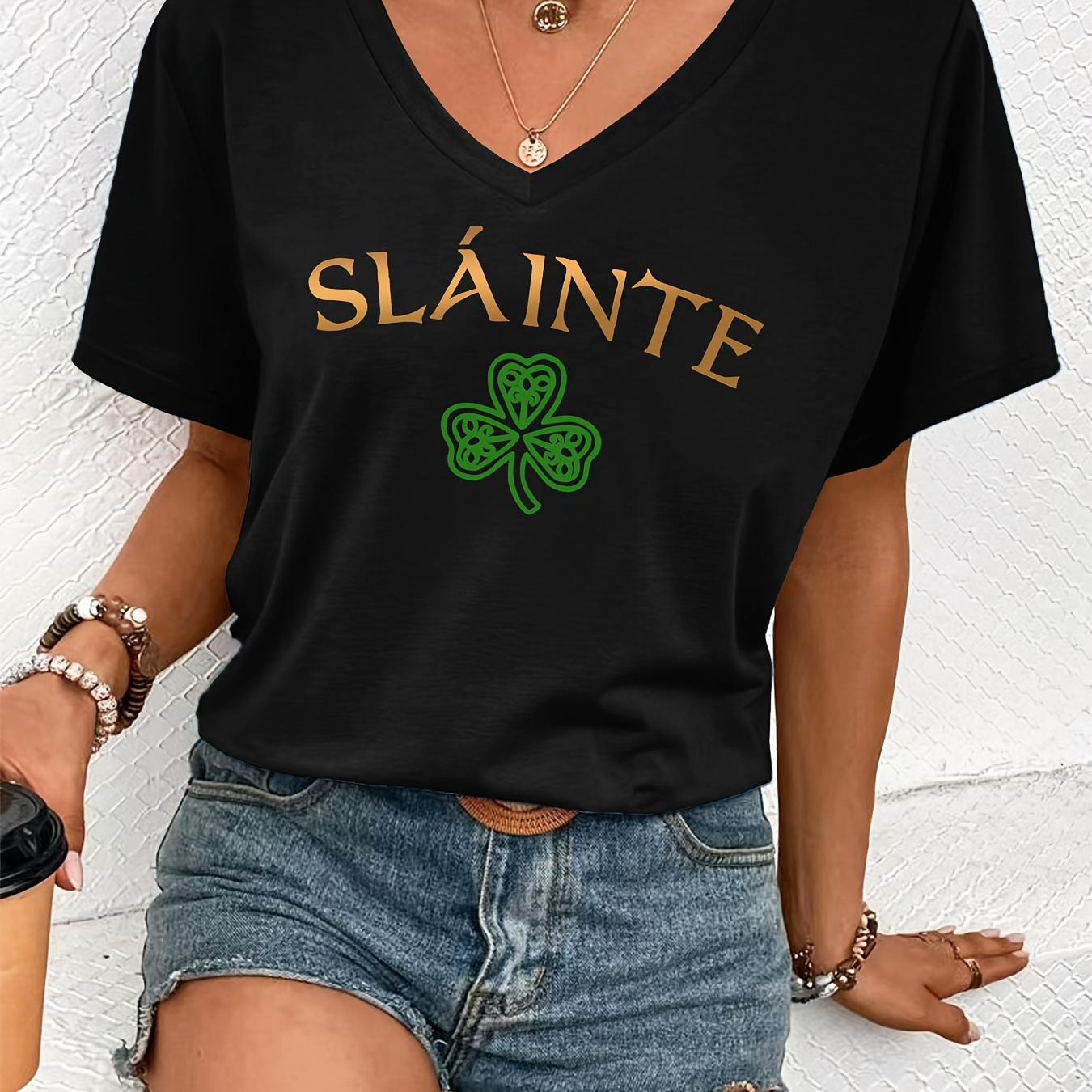 

Clover & Letter Print Casual T-shirt, V Neck Short Sleeves Stretchy Sports Tee, St. Patrick's Day Women's Comfy Tops