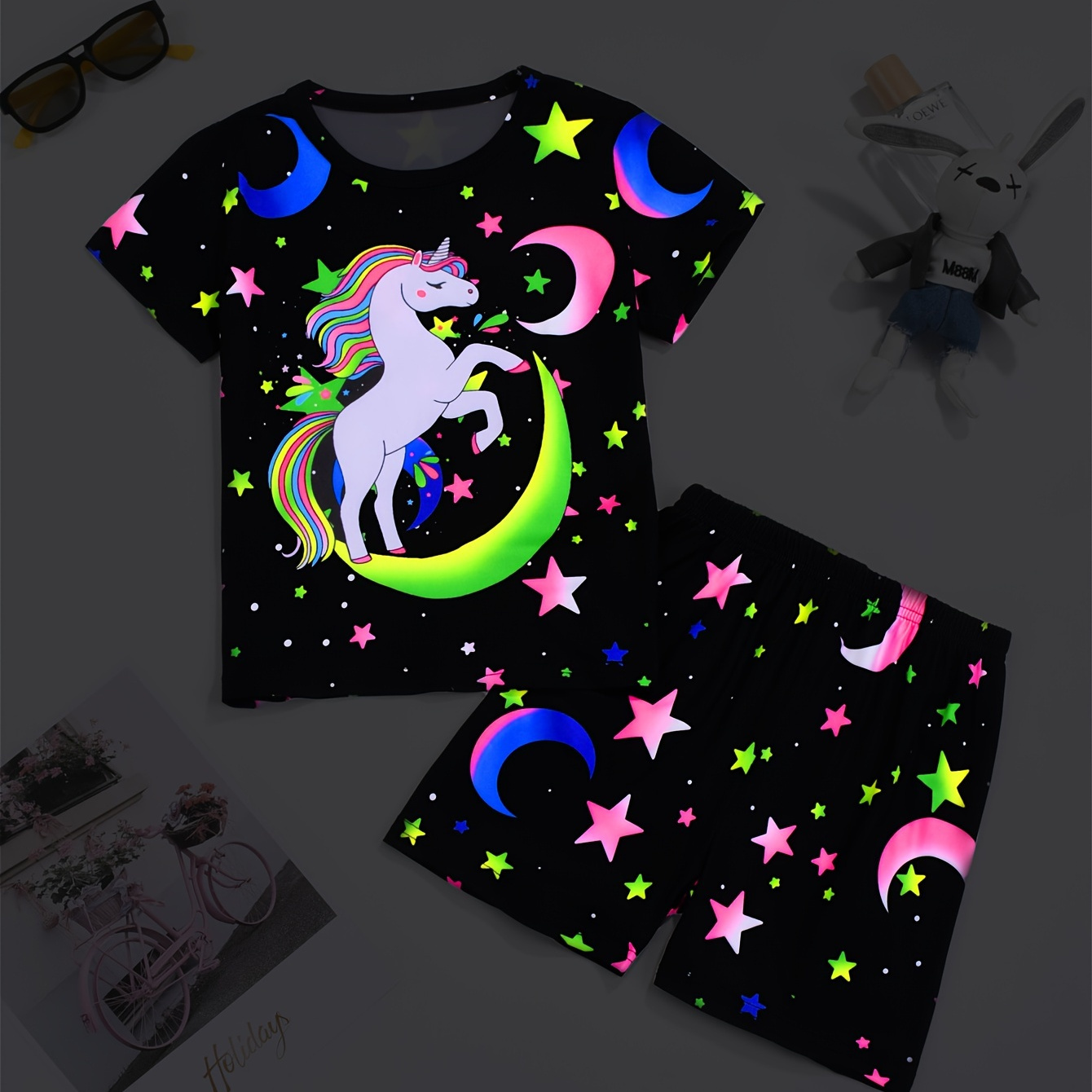 

Girls 2-piece Pajama Set Cartoon Unicorn & Star Print Crew Neck Short Sleeve T-shirt + Matching Shorts Comfy Loungewear