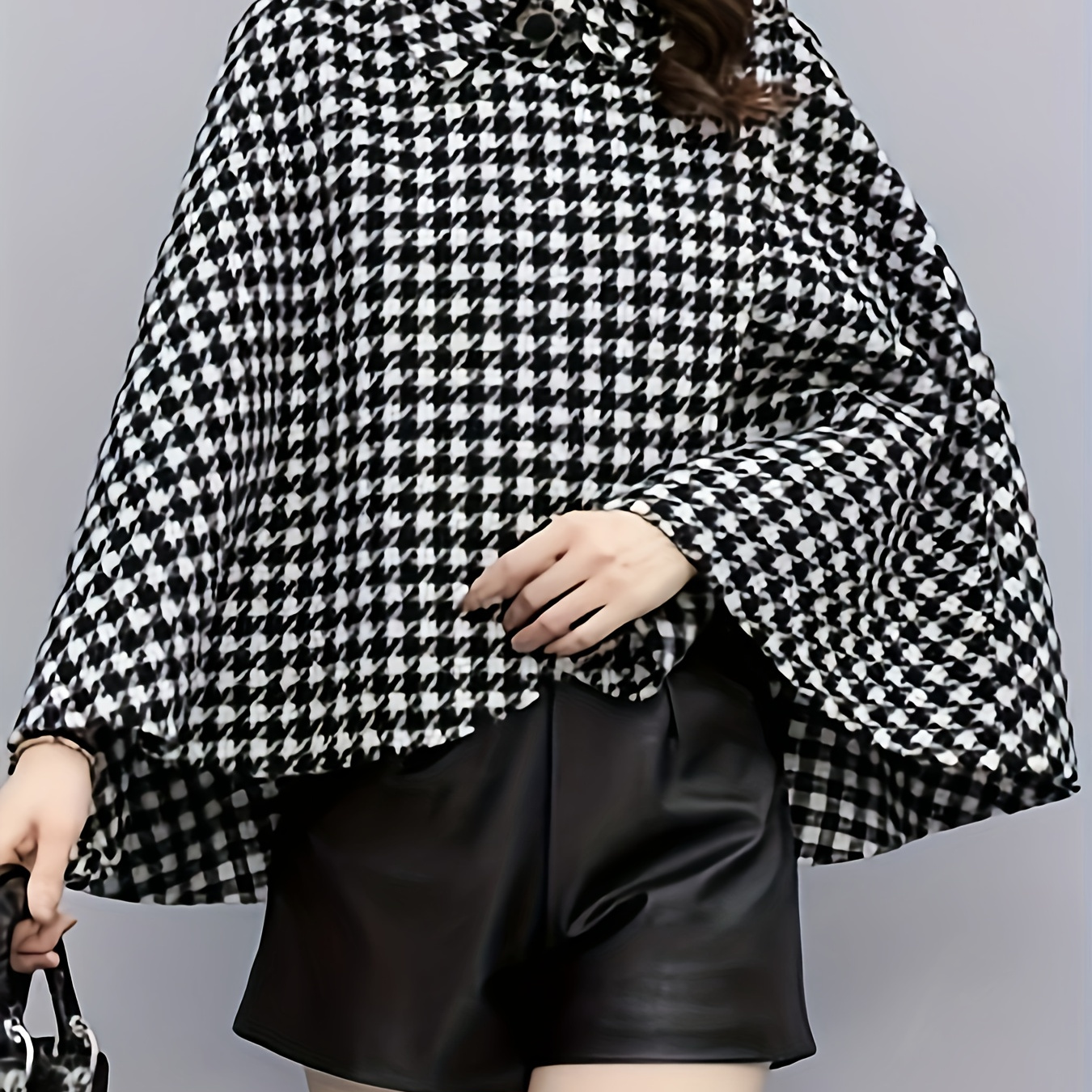 

Elegant Houndstooth Cape In Polyester: A Stylish Autumn/winter Outerwear Option