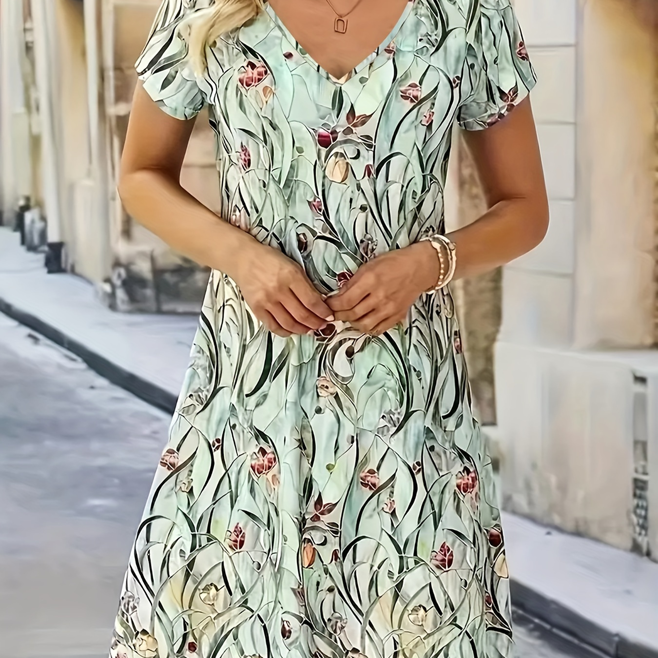

Plus Size Allover Print Dress, Casual V Neck Short Sleeve Dress For Summer & Spring, Women's Plus Size Clothing