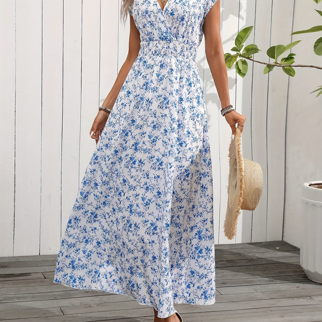 

Robe Élégante à Imprimé Floral pour Femmes, Confort , Col en V pour Vacances d'Été - Chic à Manches Courtes, Maxi A-Ligne avec Détail à Volants, Polyester Léger, pour de Station Balnéaire