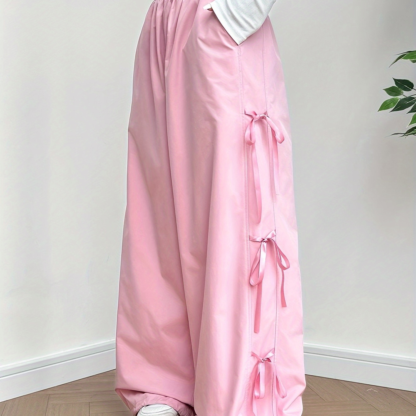 

Elastic Waist, Suitable For Spring, Summer, And Autumn, Wide-leg Pants With A Pink Bow.