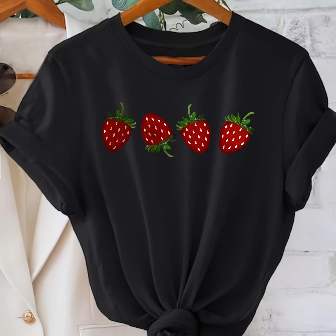 

Women's Strawberry Graphic Tee - Casual Crew Neck, Short Sleeve Top For , Soft Polyester , Print, T-shirt