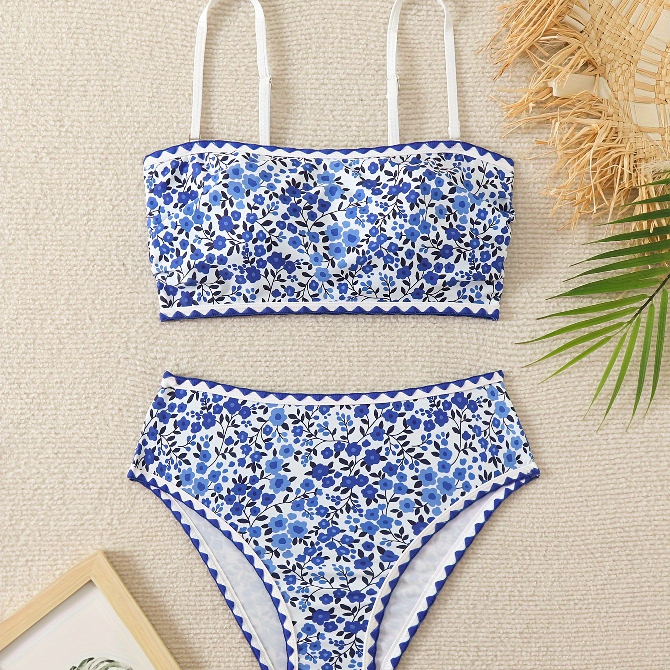 

Ensemble bikini 2 pièces à imprimé floral bleu avec bordure contrastée et bretelles spaghetti, maillots de bain et vêtements pour femmes.