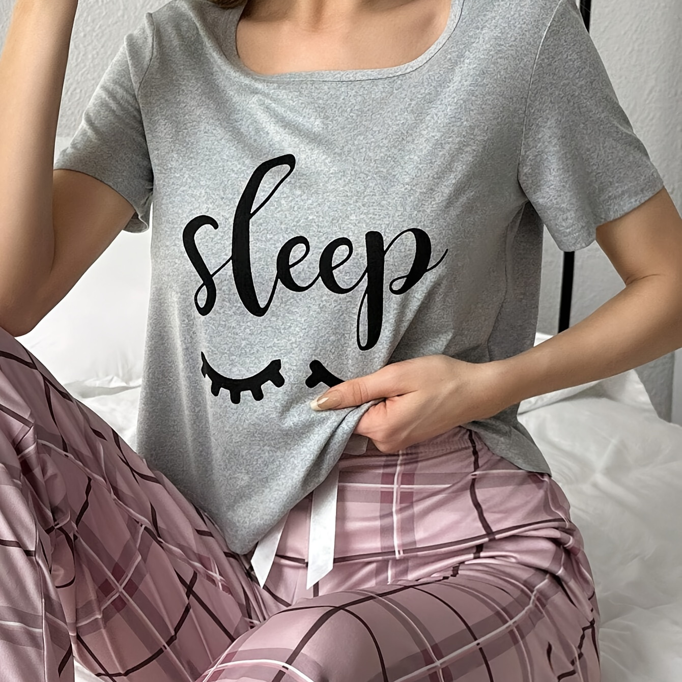 

Casual Eyelash & Letter Print Pajama Top, Short Sleeve Round Neck T-shirt, Women's Sleepwear