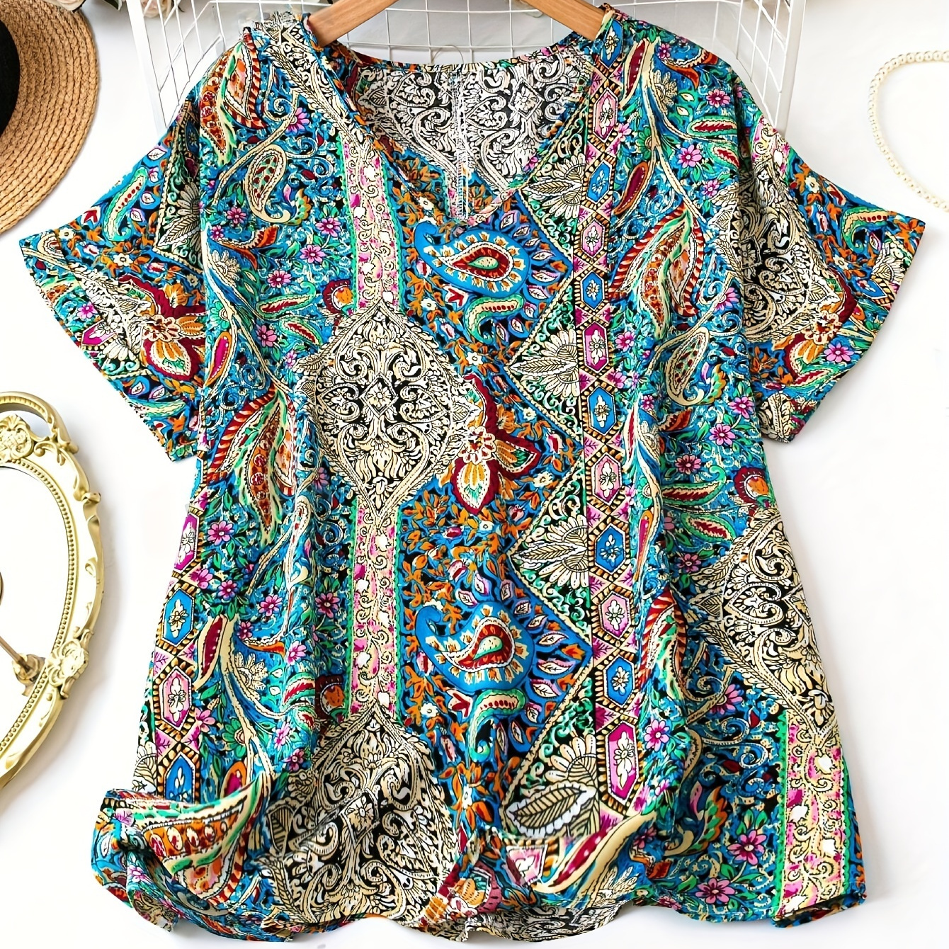 

Plus Size Paisley Print Blouse, Boho Short Sleeve V Neck Blouse For Spring & Summer, Women's Plus Size Clothing