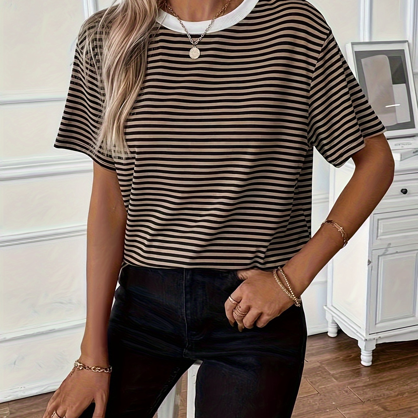 

Striped Crew Neck T-shirt, Casual Short Sleeve Top For Spring & Summer, Women's Clothing