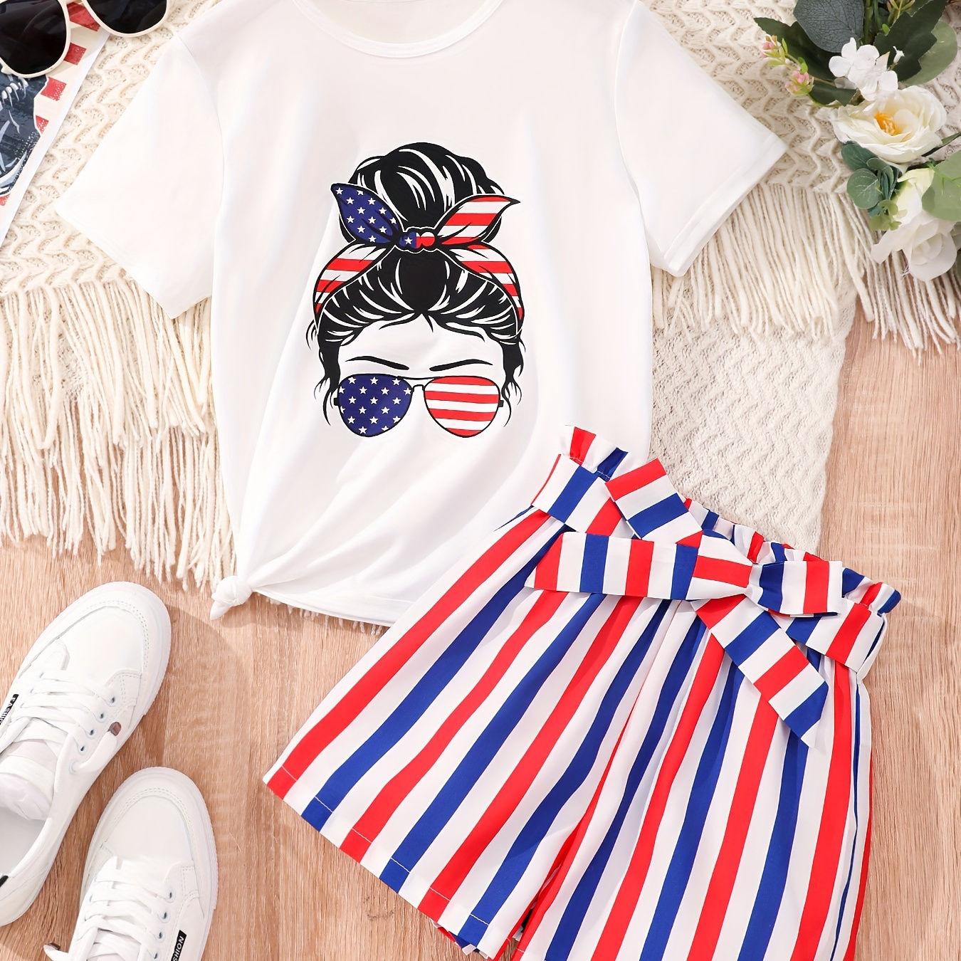 

2pcs Girls Cartoon Girl Print T-shirt + Stripped Shorts Set Summer Clothes Outdoor Gift