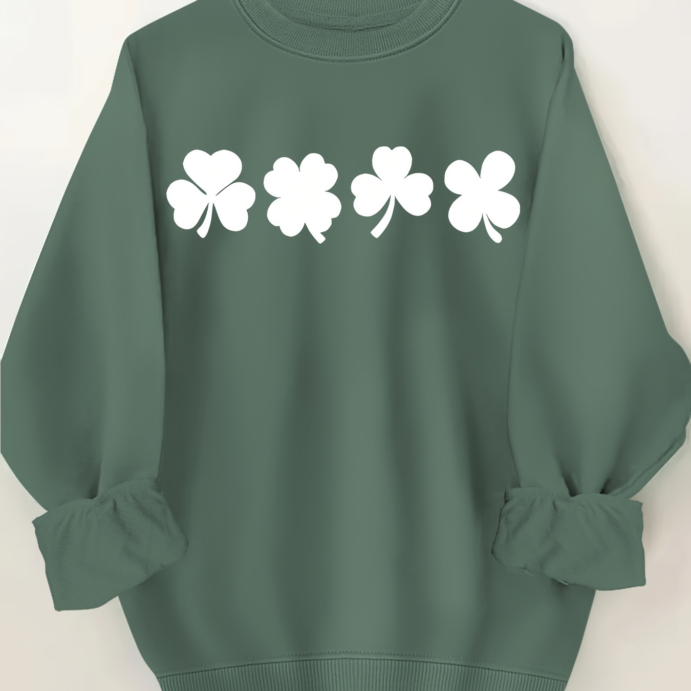 

Plus Size St. Patrick's Day Clover Print T-shirt, Casual Short Sleeve Crew Neck Top For Spring & Summer, Women's Plus Size Clothing