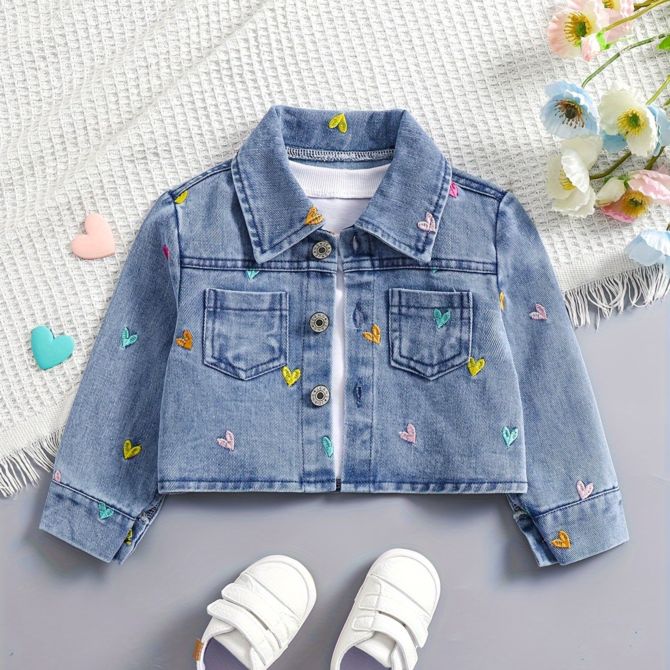 

Veste en jean brodée en de cœur coloré pour bébé, manteau à manches longues boutonné sur le devant, vêtements pour fillettes et bébés