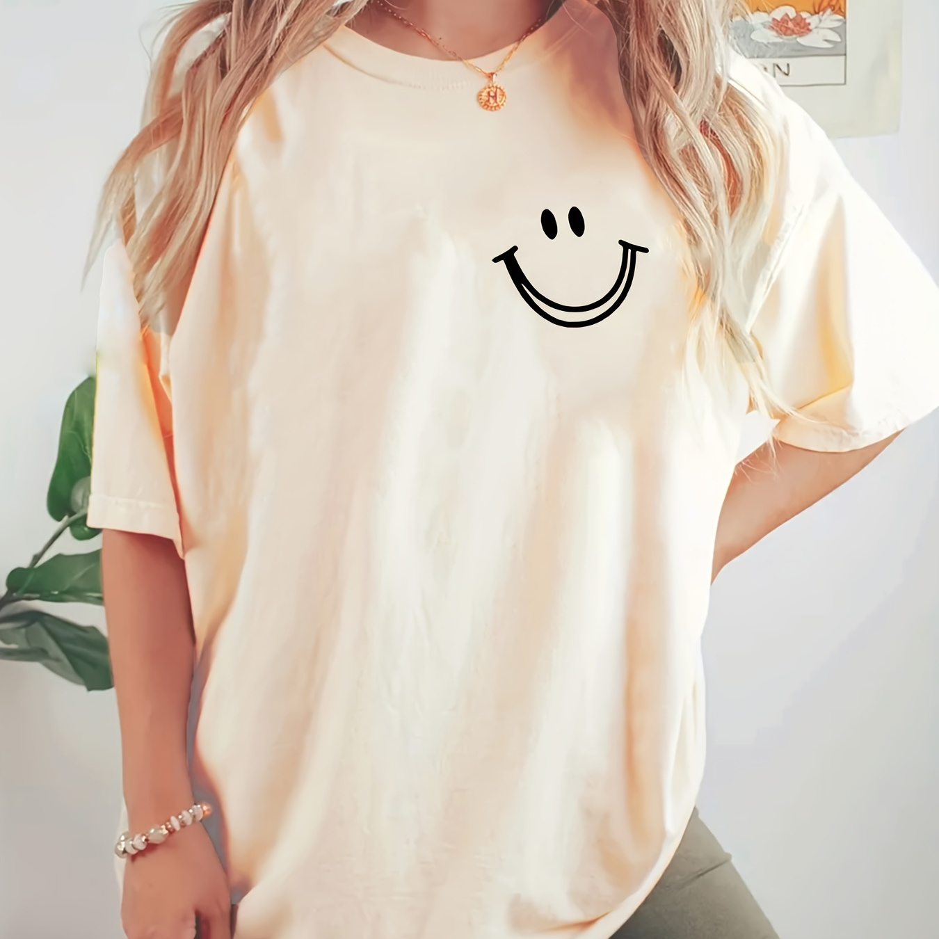 

Plus Size Smiling Face Print T-shirt, Casual Half Sleeve Crew Neck Top For Spring & Summer, Women's Plus Size Clothing